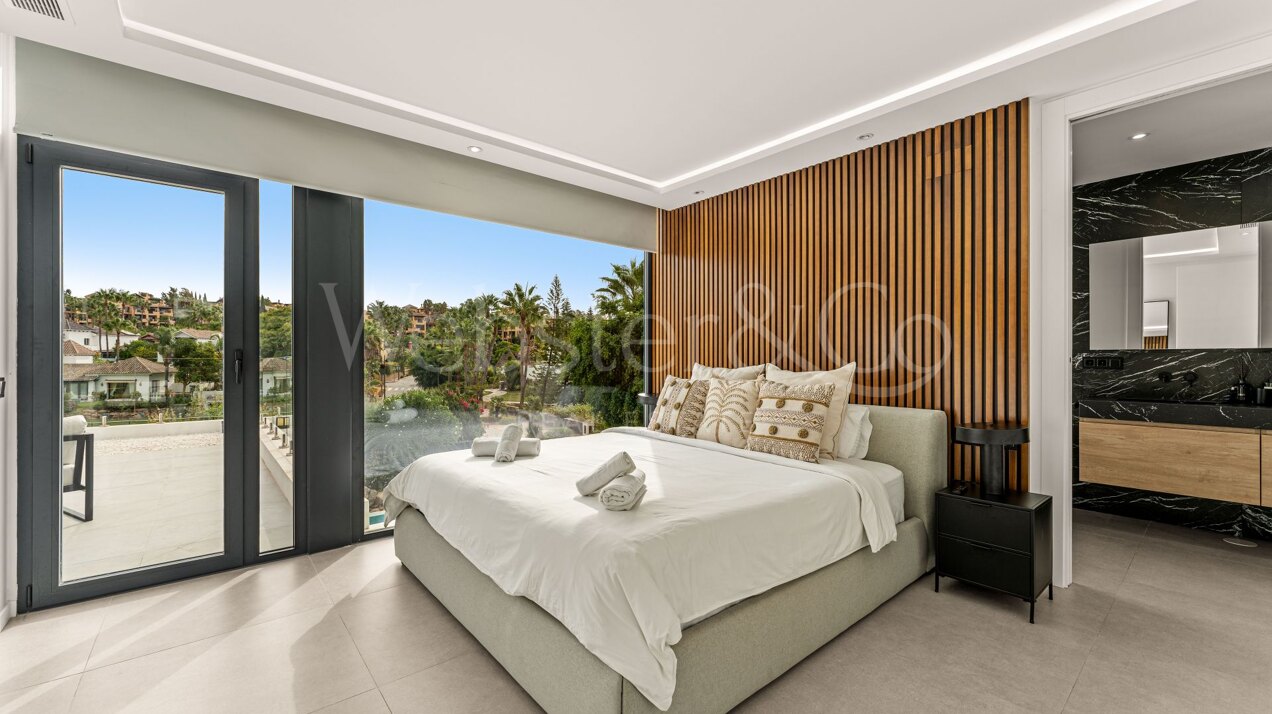 Villa Belle - Frontline Golf Home in El Paraiso