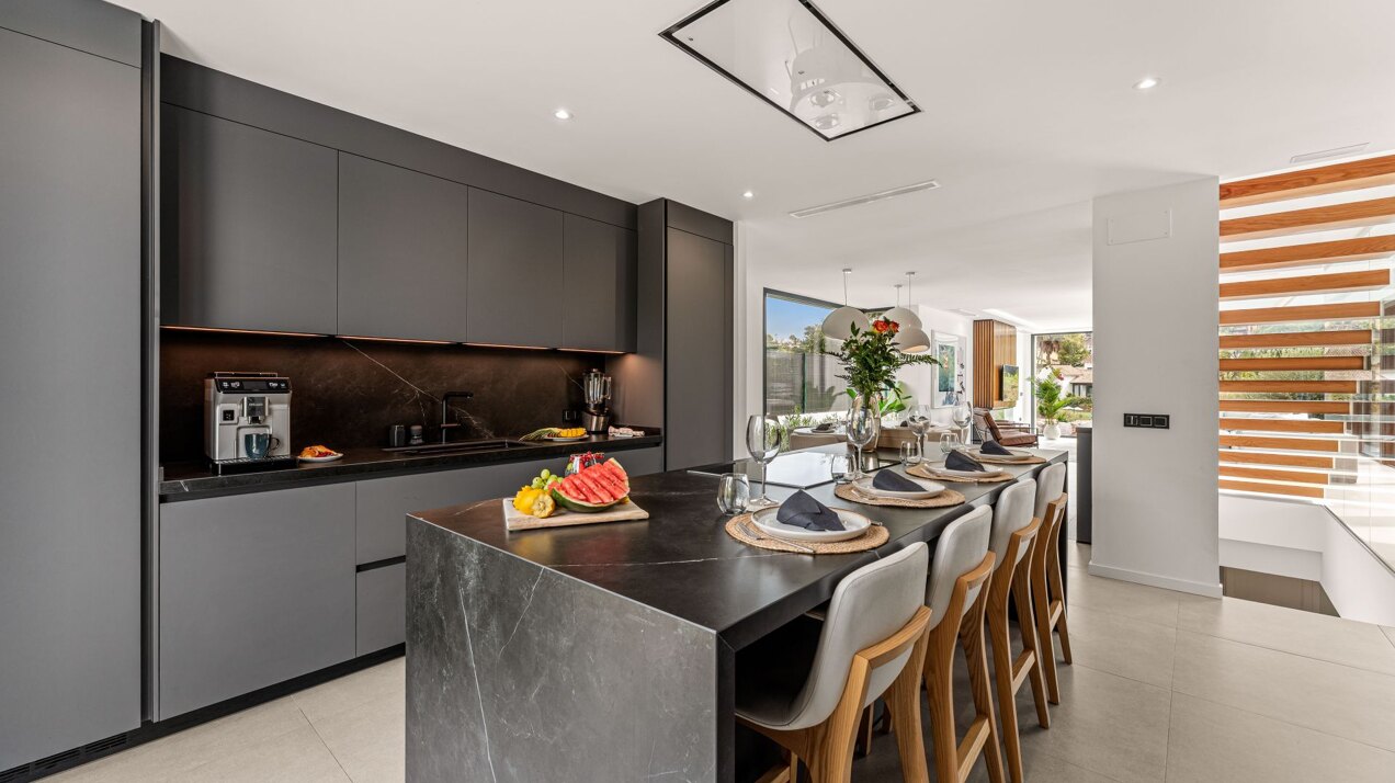 Villa Belle - Frontline Golf Home in El Paraiso