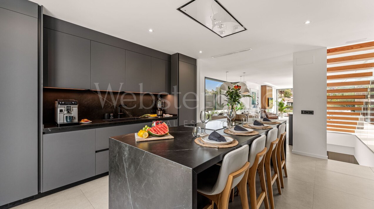 Villa Belle - Frontline Golf Home in El Paraiso