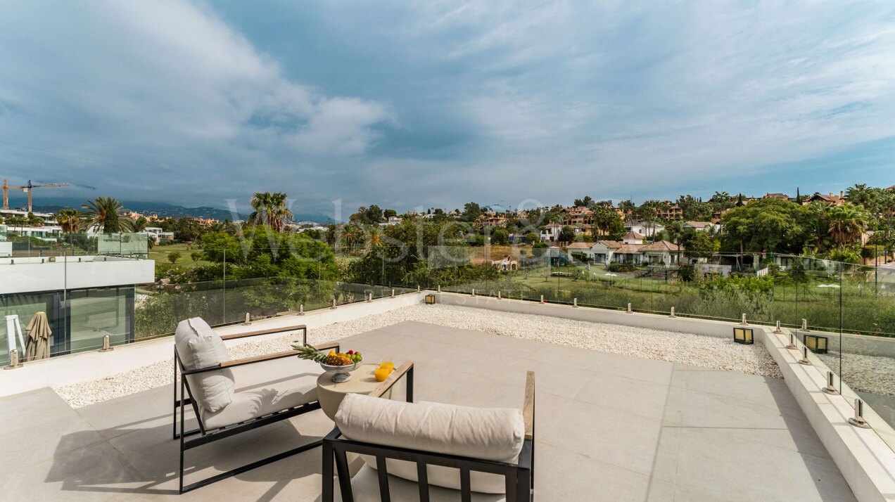 Villa Belle - Frontline Golf Home in El Paraiso