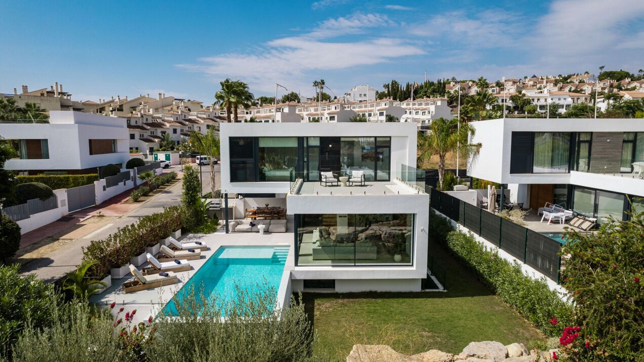 Villa Belle - Frontline Golf Home in El Paraiso