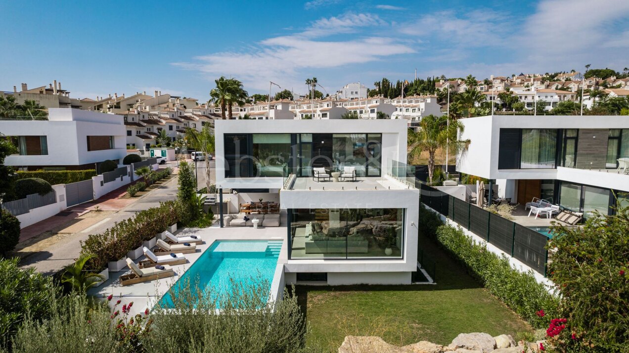 Villa Belle - Frontline Golf Home in El Paraiso