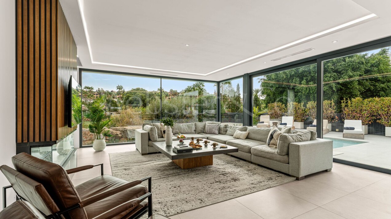 Villa Belle - Frontline Golf Home in El Paraiso