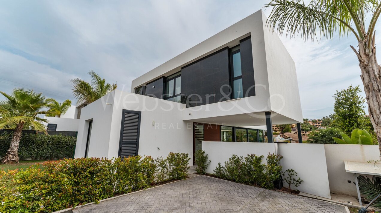 Villa Belle - Frontline Golf Home in El Paraiso