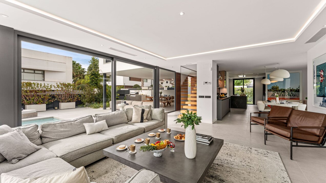 Villa Belle - Frontline Golf Home in El Paraiso