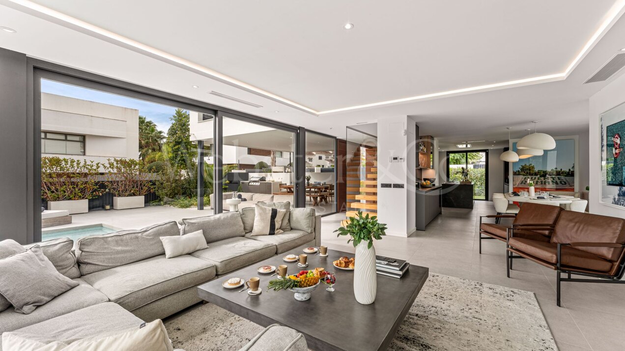 Villa Belle - Frontline Golf Home in El Paraiso