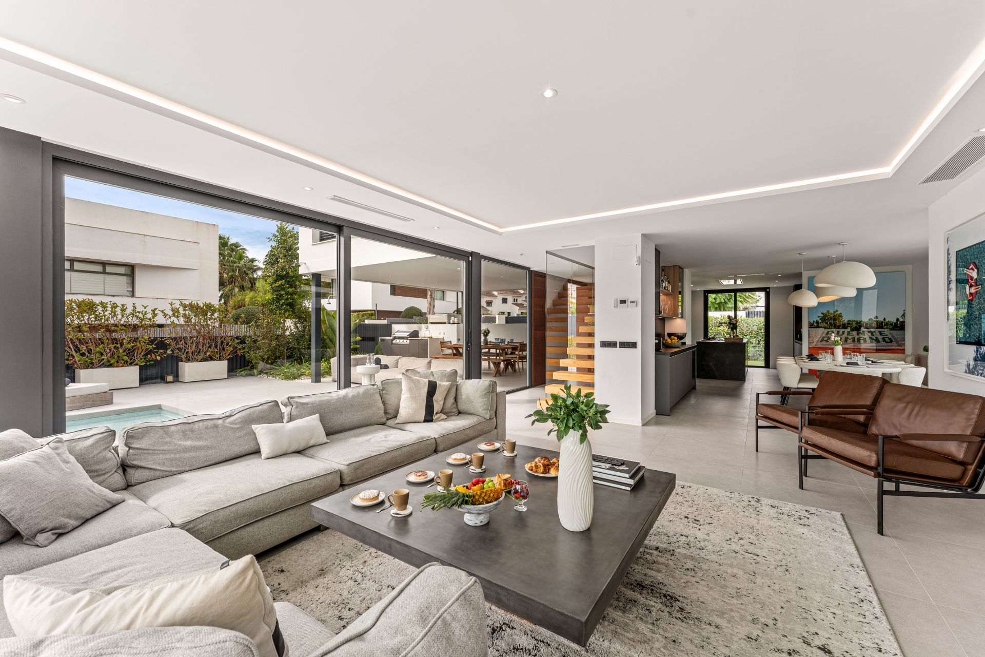 Villa Belle - Frontline Golf Home in El Paraiso