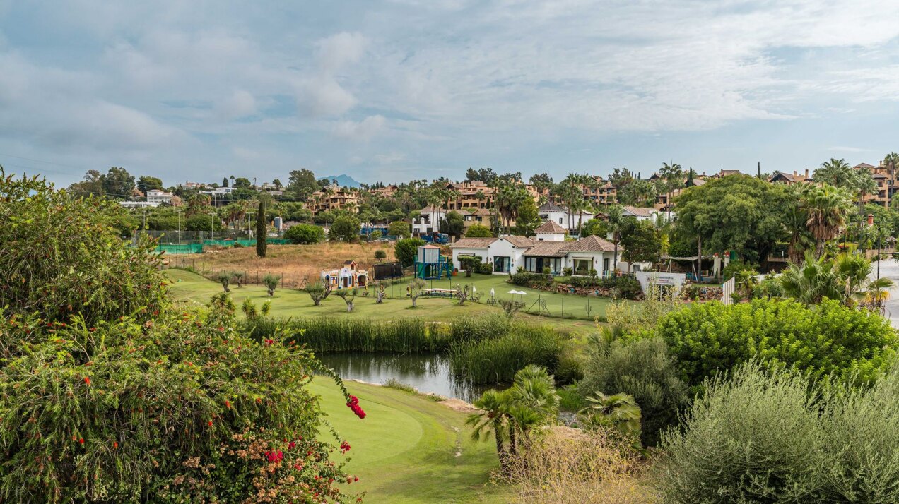 Villa Belle - Frontline Golf Home in El Paraiso