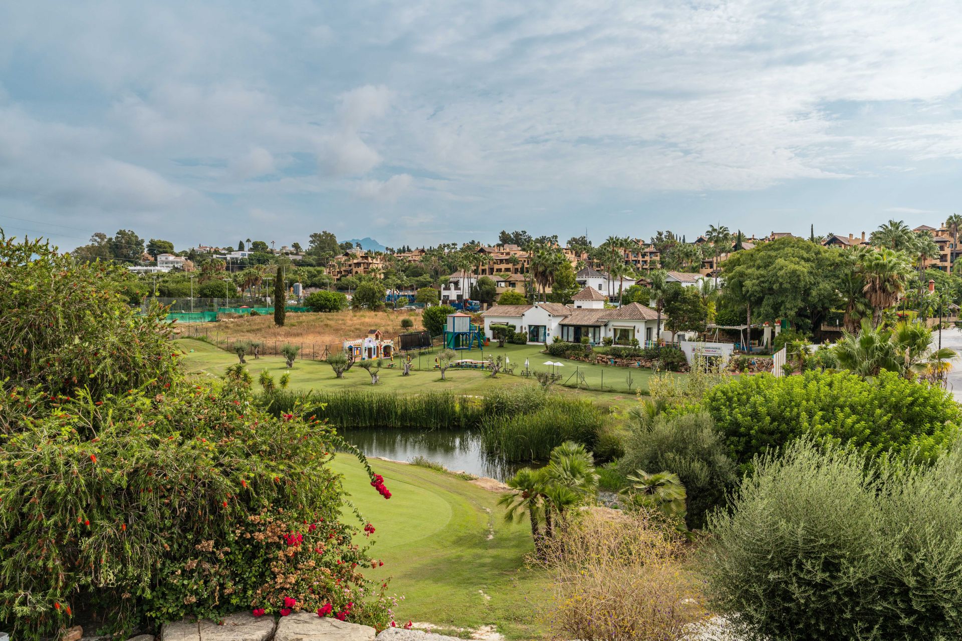 Villa Belle - Frontline Golf Home in El Paraiso