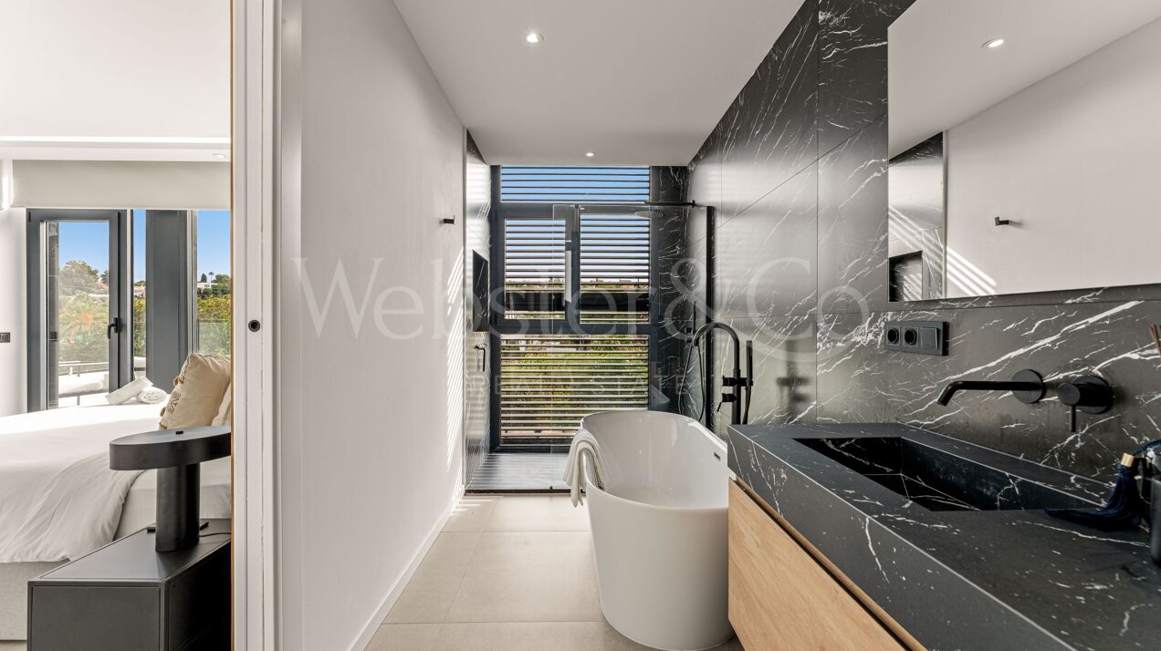 Villa Belle - Frontline Golf Home in El Paraiso