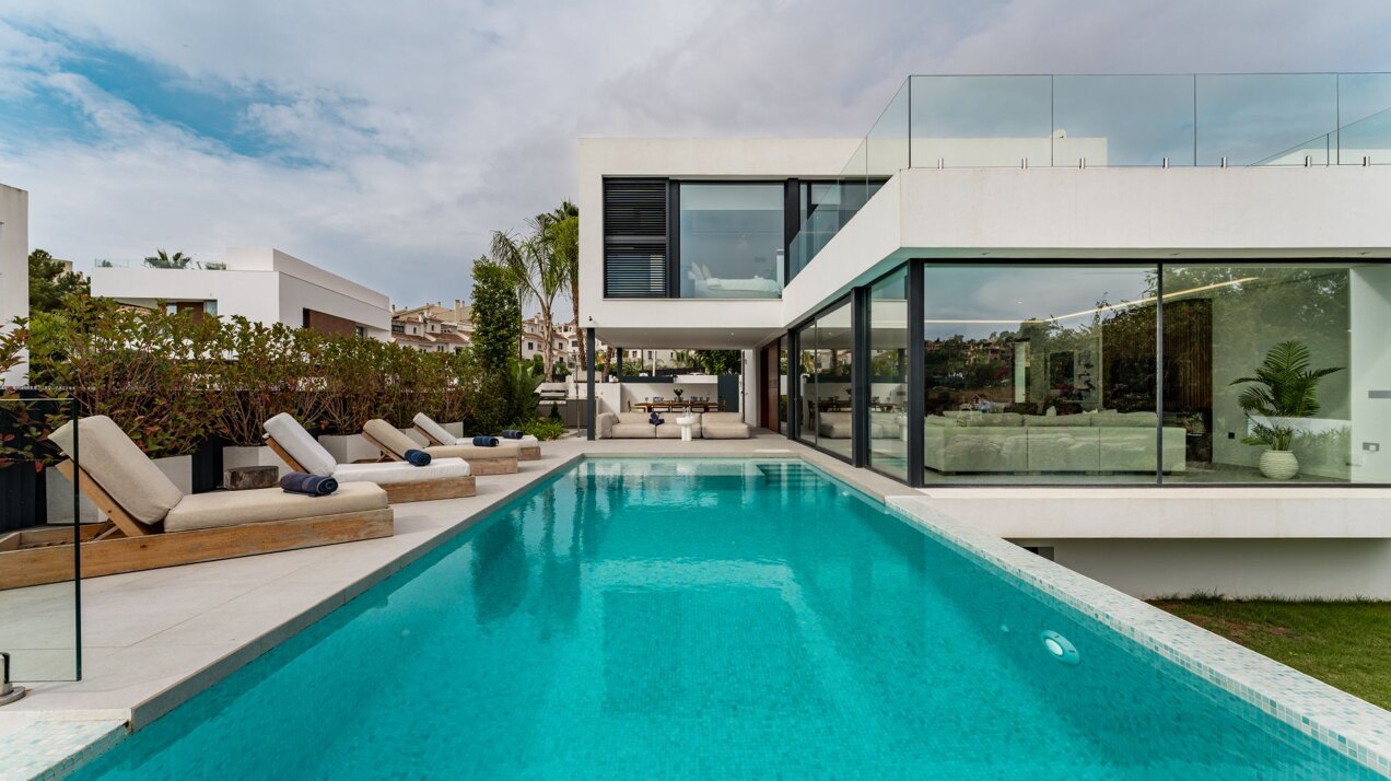 Villa Belle - Frontline Golf Home in El Paraiso
