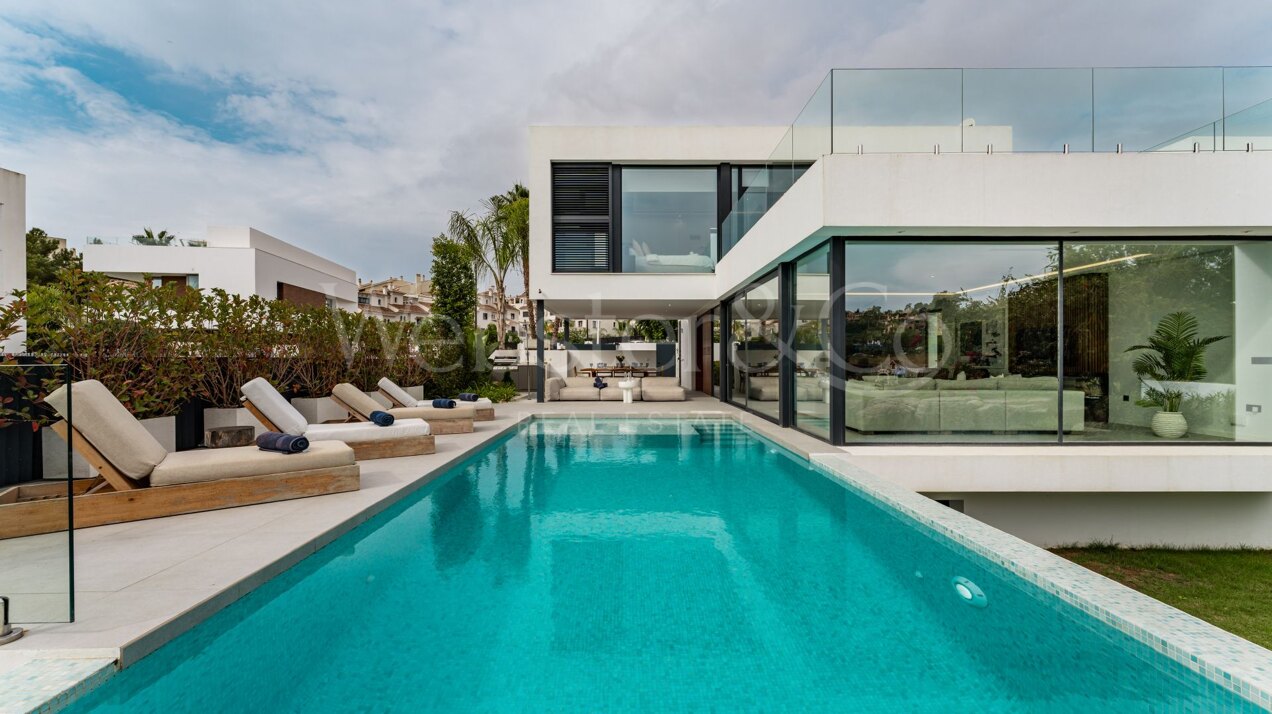 Villa Belle - Frontline Golf Home in El Paraiso