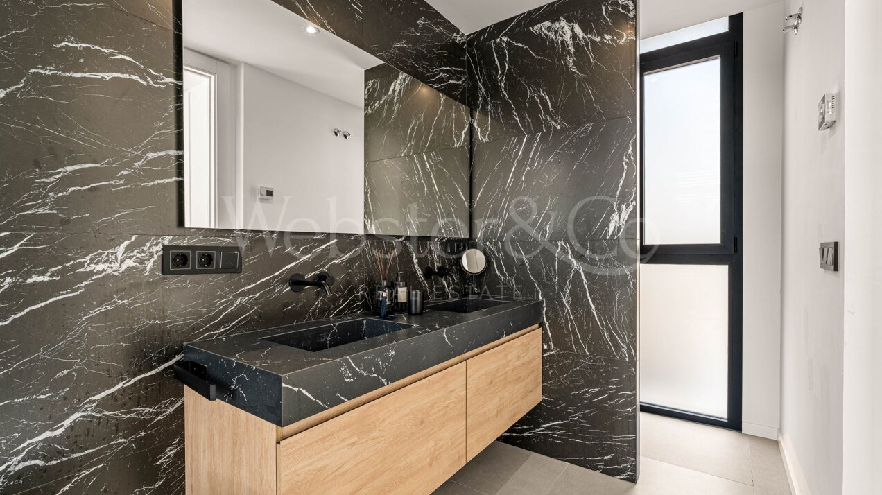 Villa Belle - Frontline Golf Home in El Paraiso