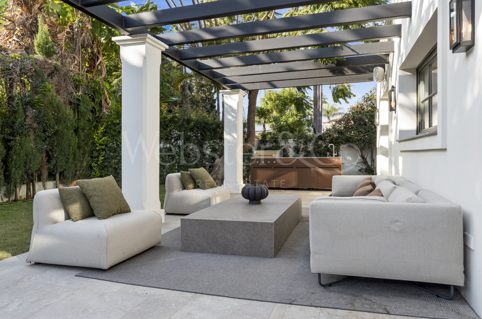 Villa Oasis - French Architecture in Golf Valley