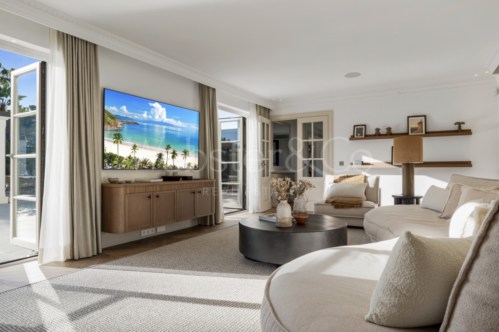 Villa Oasis - French Architecture in Golf Valley