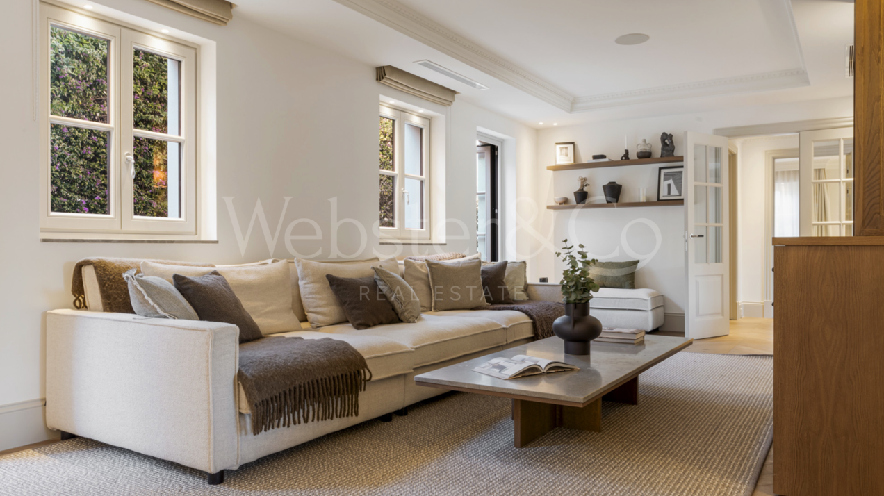 Villa Oasis - French Architecture in Golf Valley