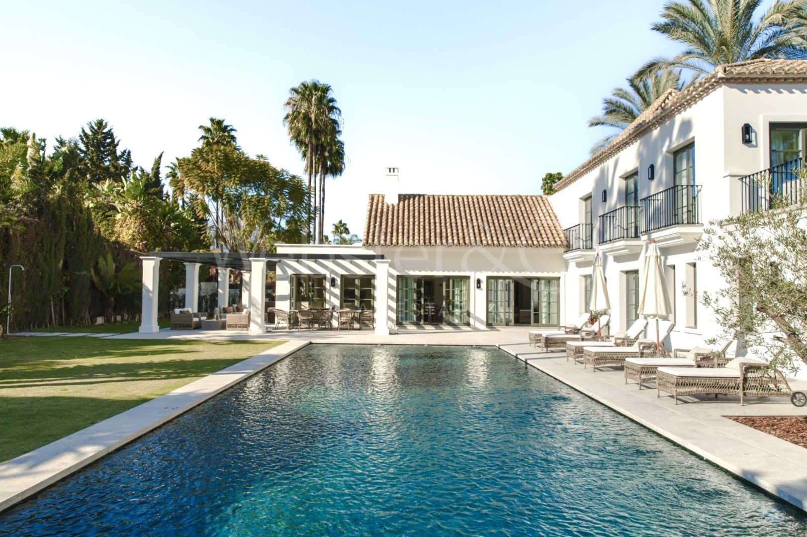 Villa Oasis - French Architecture in Golf Valley