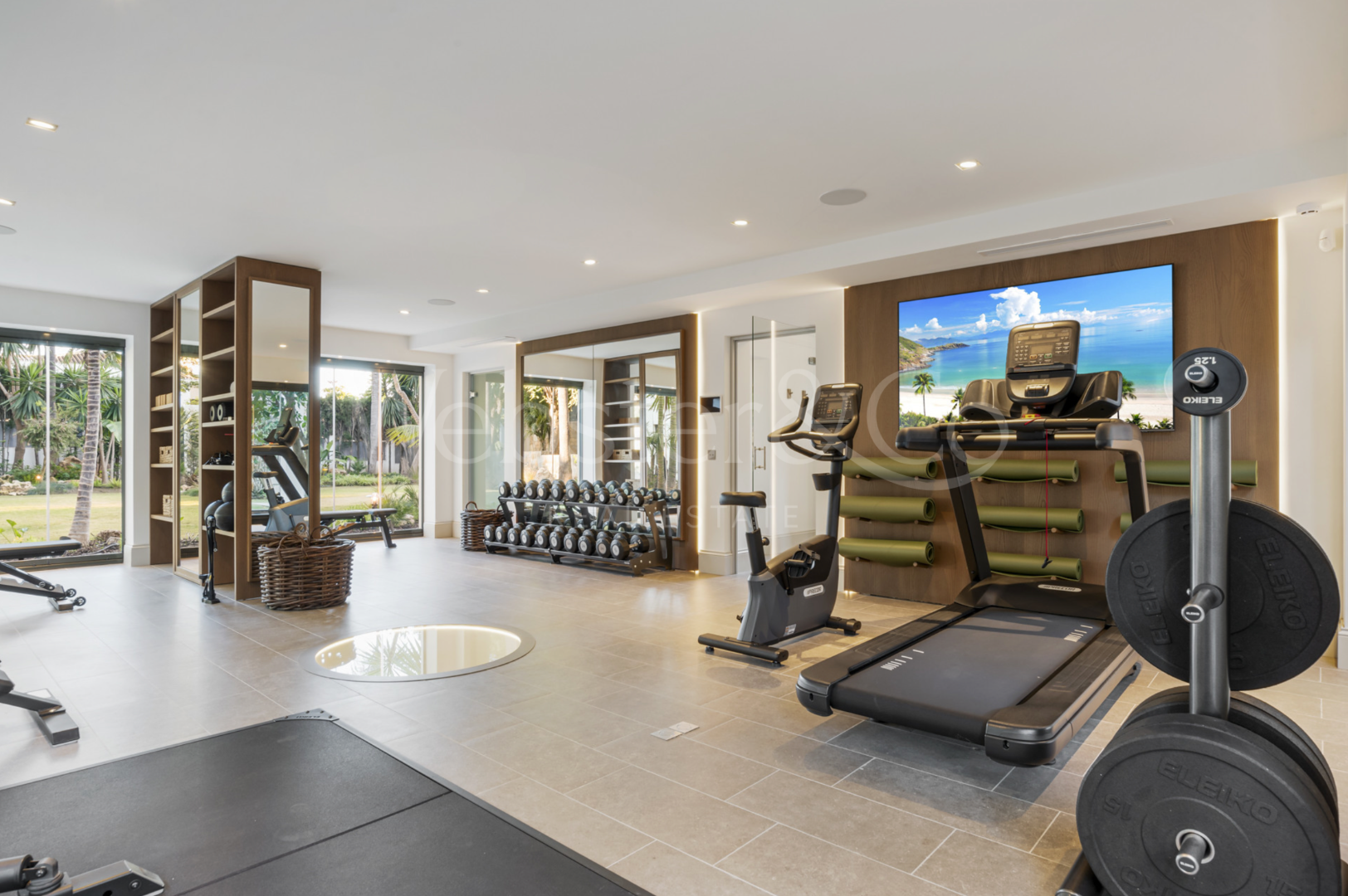 Villa Oasis - French Architecture in Golf Valley