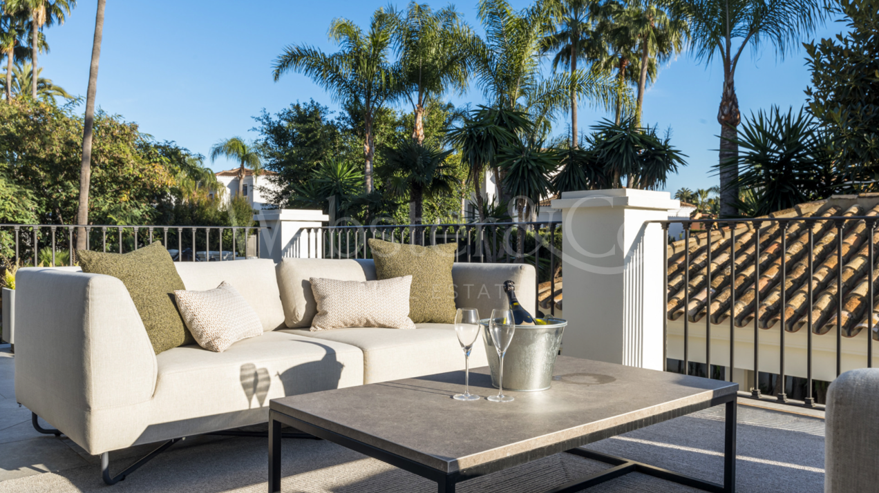 Villa Oasis - French Architecture in Golf Valley