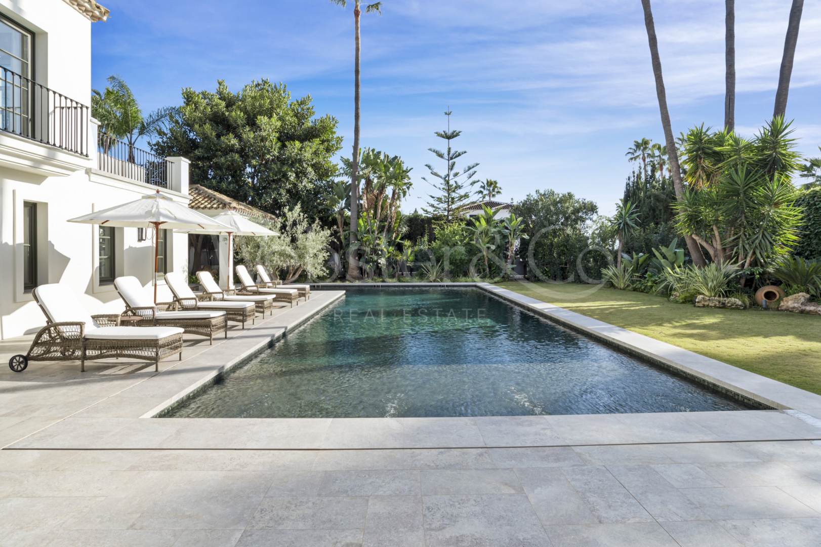 Villa Oasis - French Architecture in Golf Valley