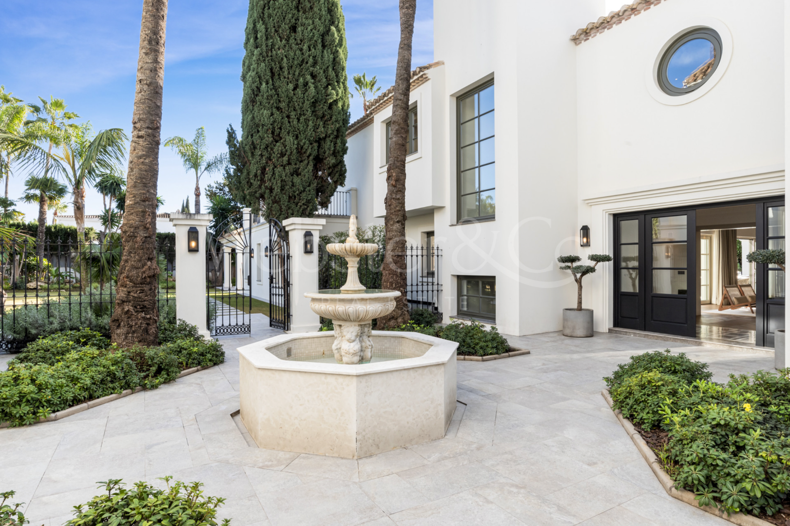 Villa Oasis - French Architecture in Golf Valley