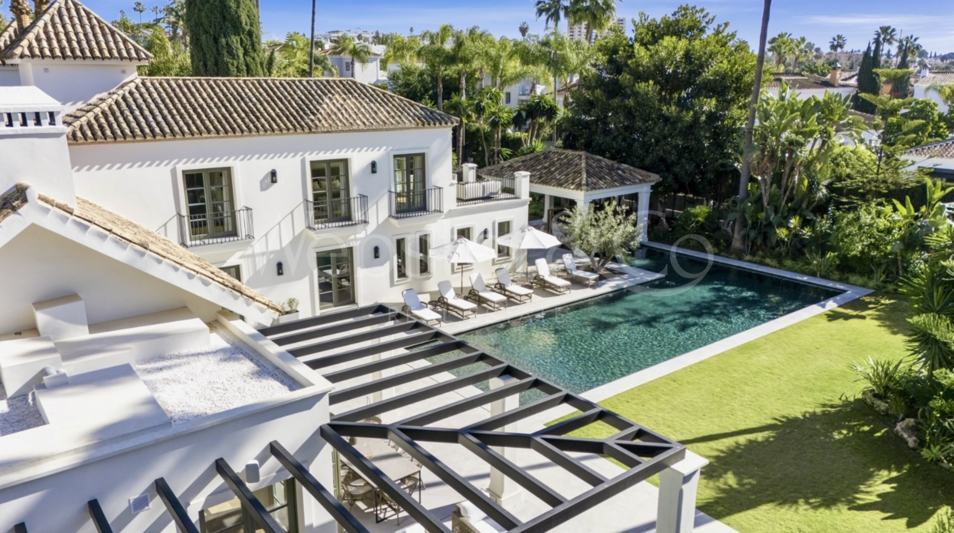 Villa Oasis - French Architecture in Golf Valley