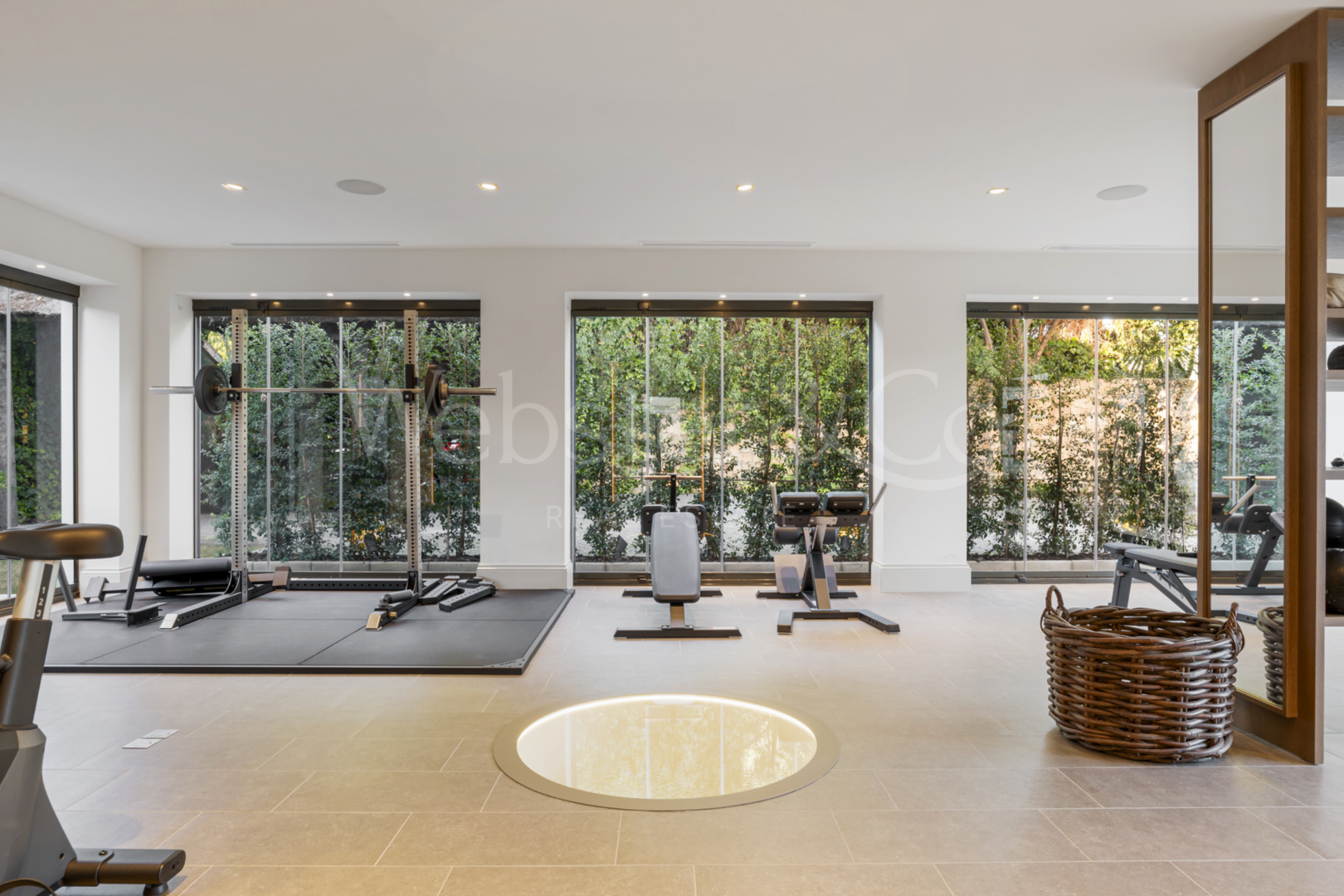 Villa Oasis - French Architecture in Golf Valley