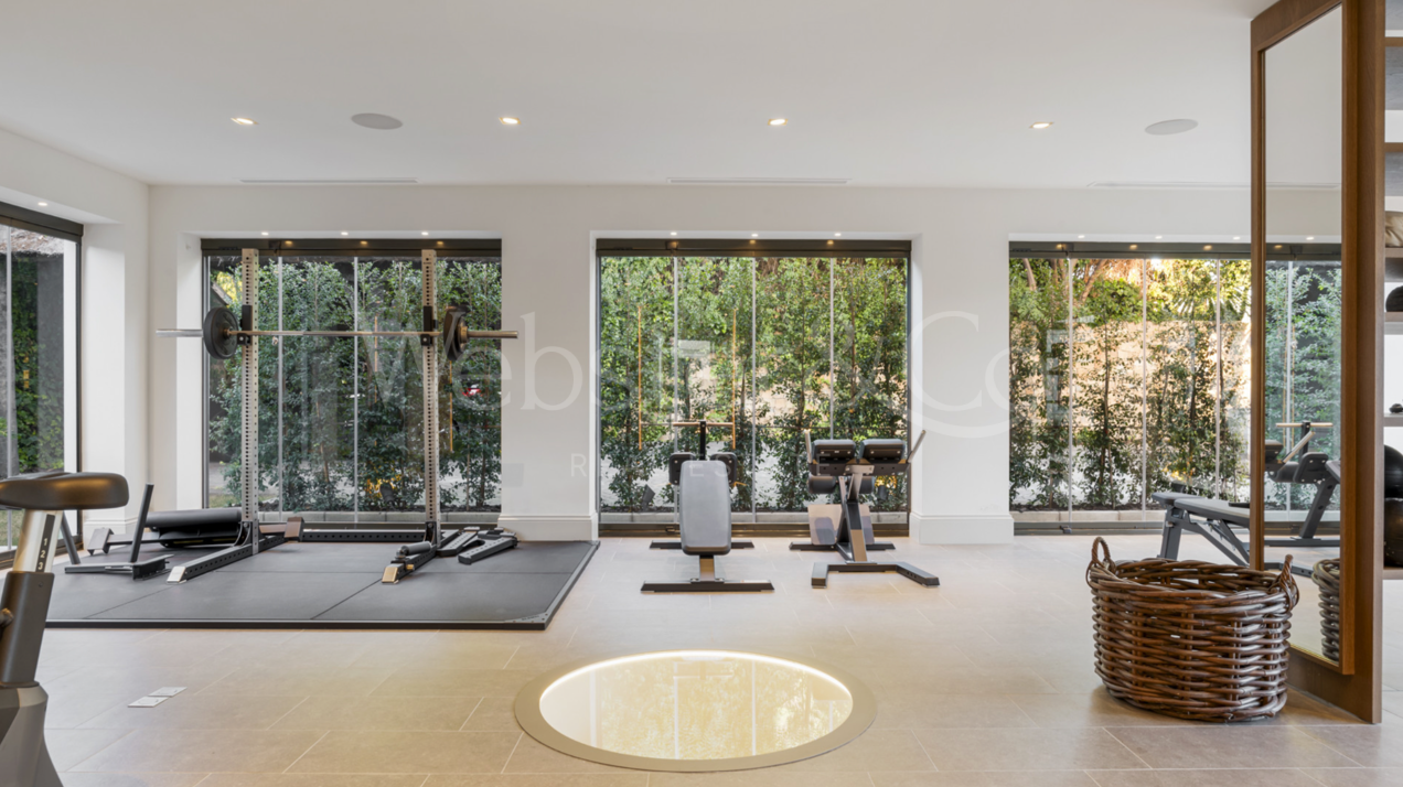 Villa Oasis - French Architecture in Golf Valley