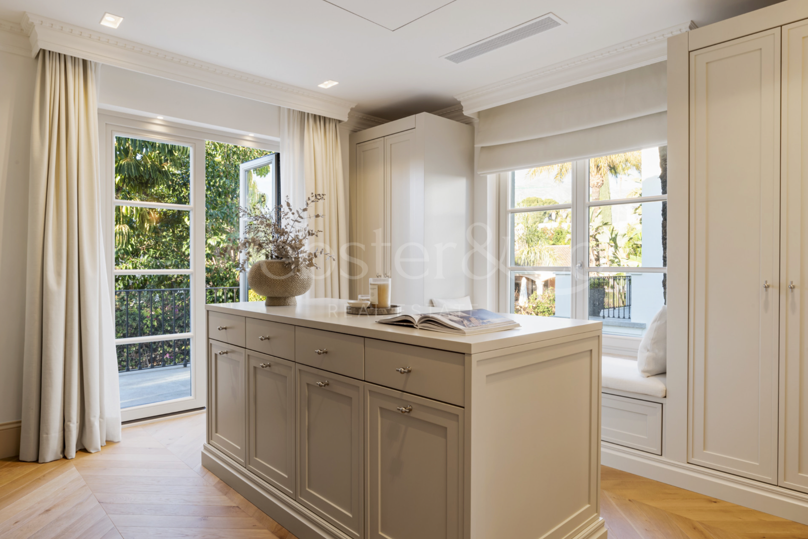 Villa Oasis - French Architecture in Golf Valley