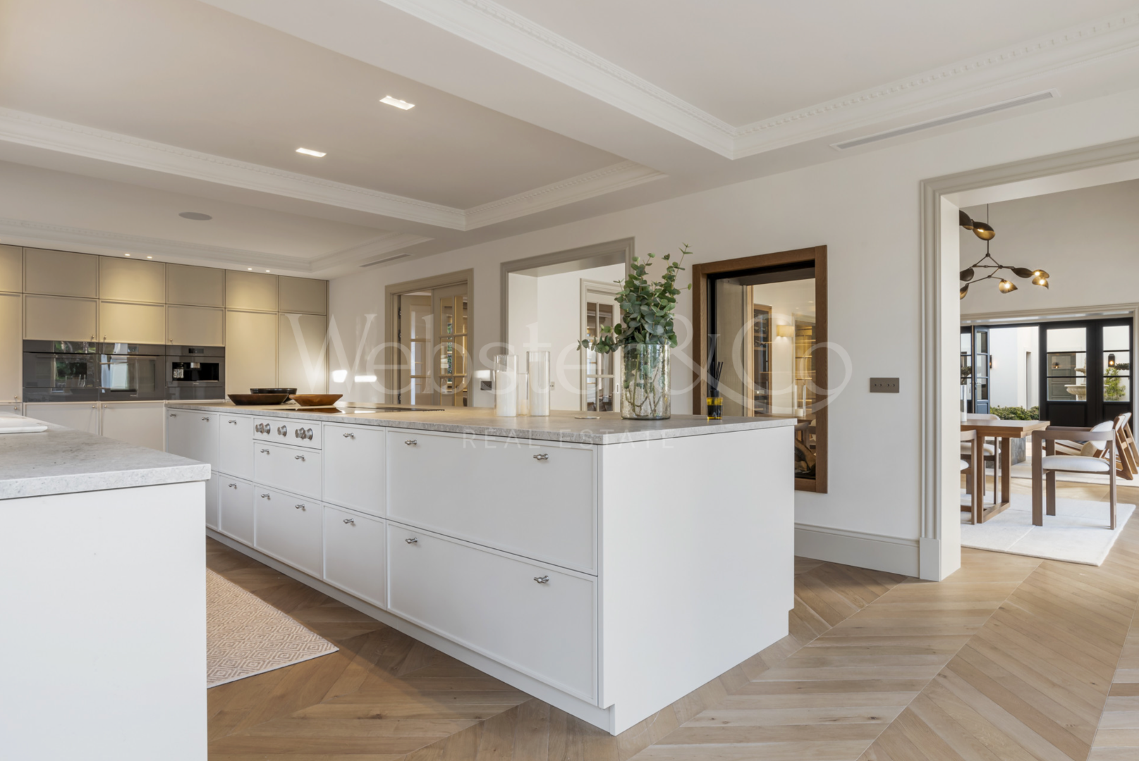 Villa Oasis - French Architecture in Golf Valley