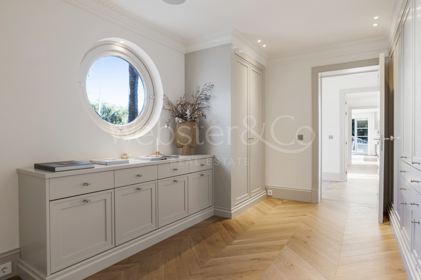 Villa Oasis - French Architecture in Golf Valley