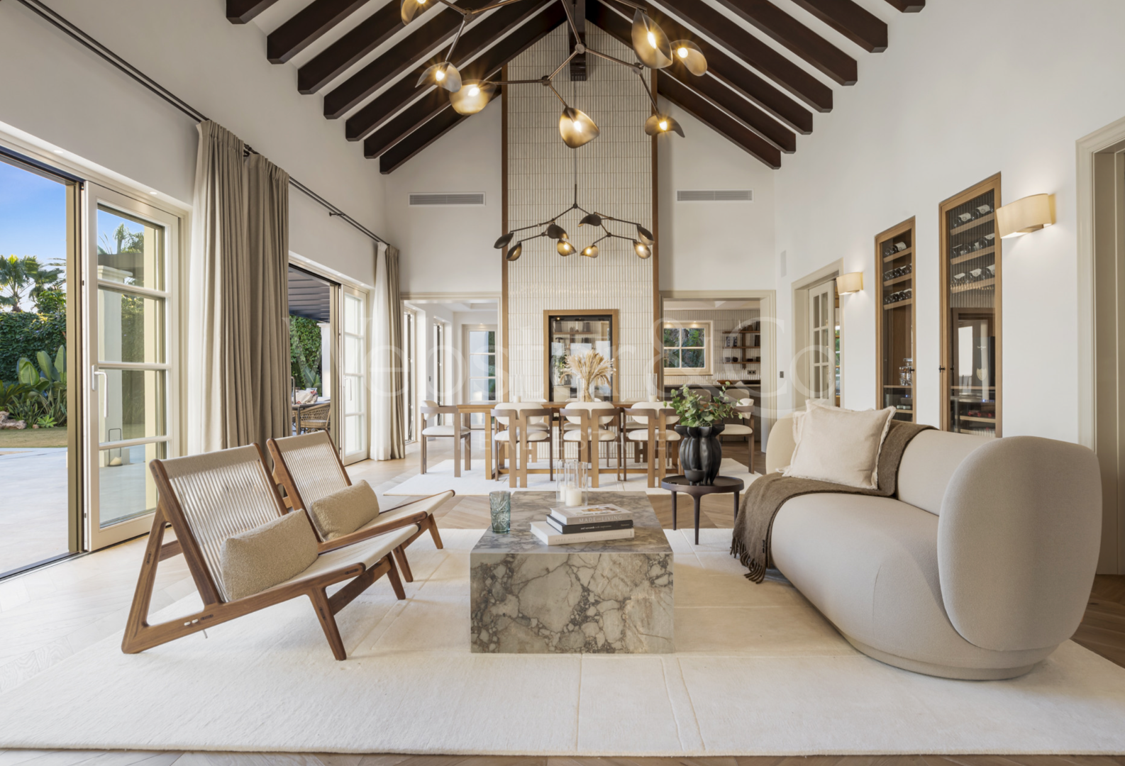 Villa Oasis - French Architecture in Golf Valley