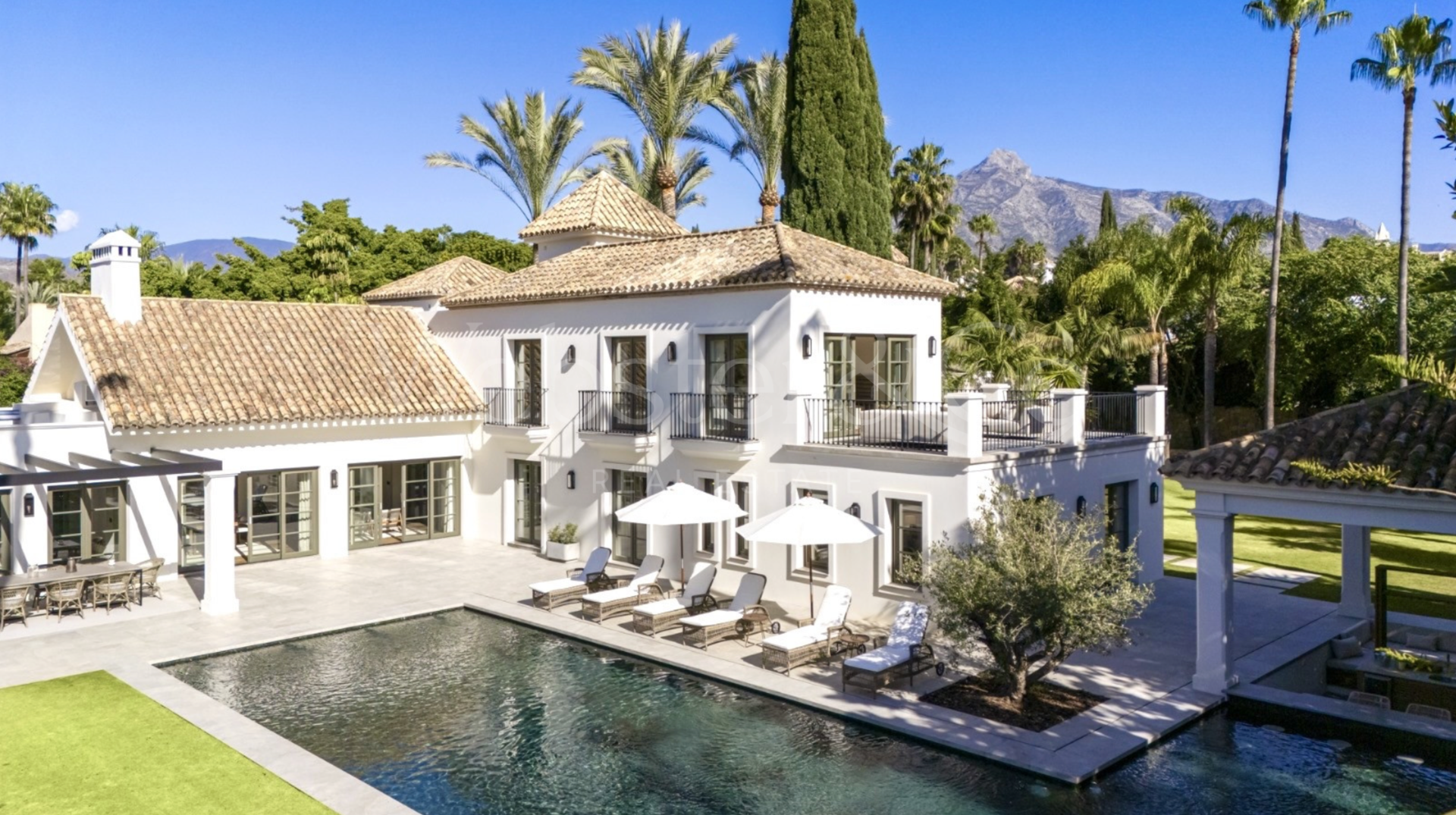 Villa Oasis - French Architecture in Golf Valley