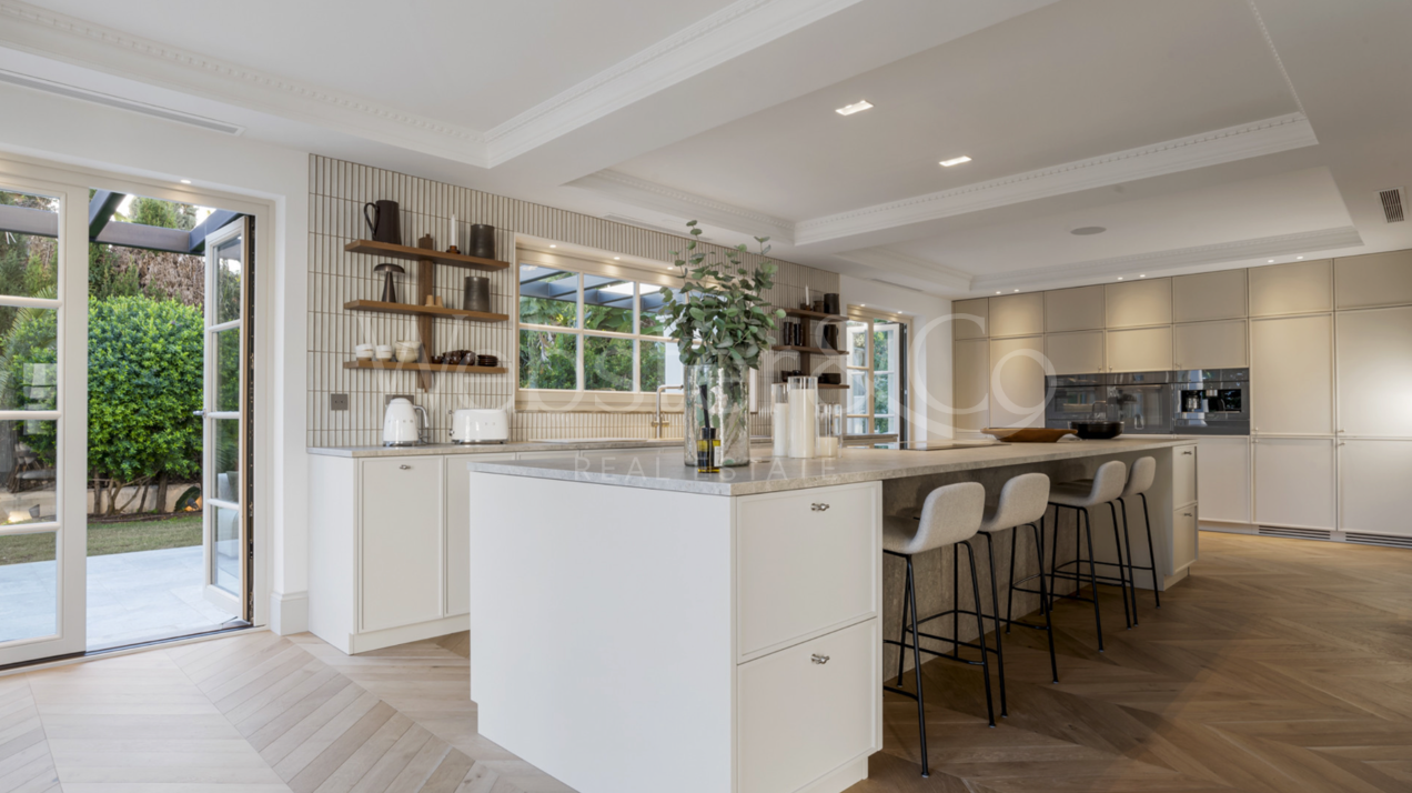 Villa Oasis - French Architecture in Golf Valley