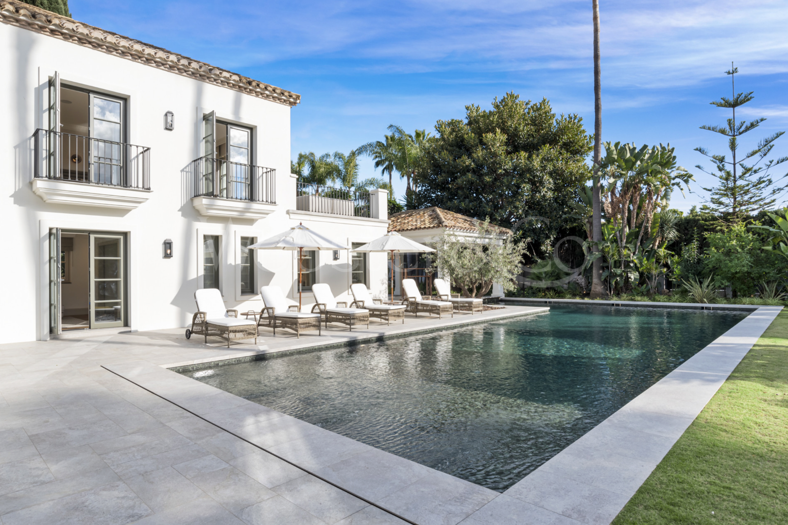 Villa Oasis - French Architecture in Golf Valley