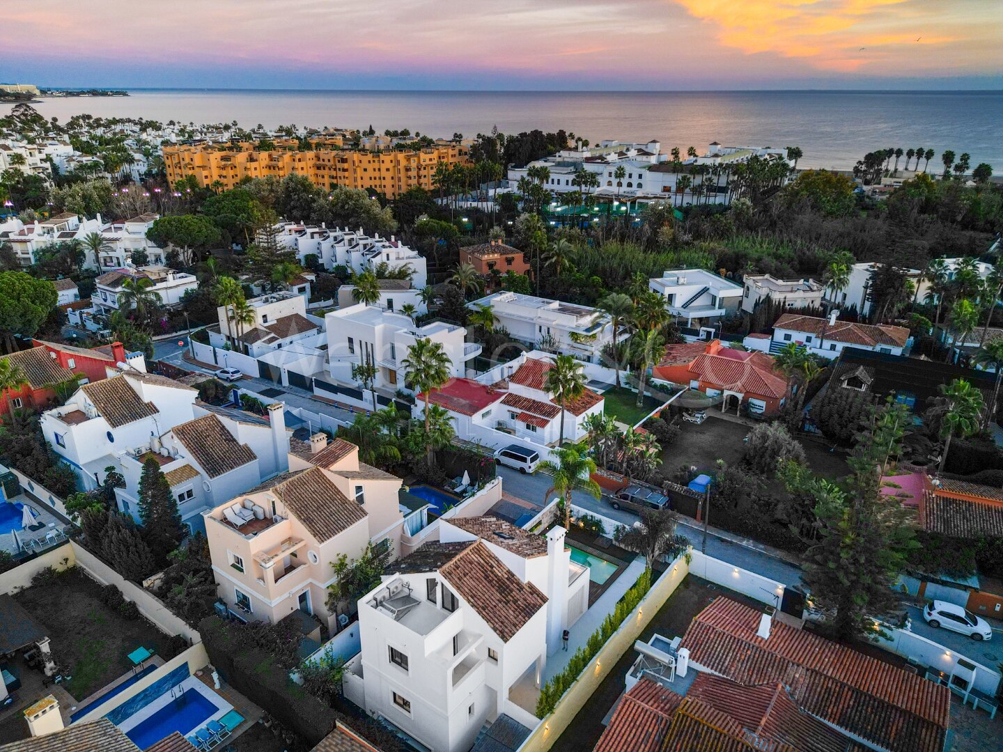 Villa Acqua - Beachside Luxury, The New Golden Mile