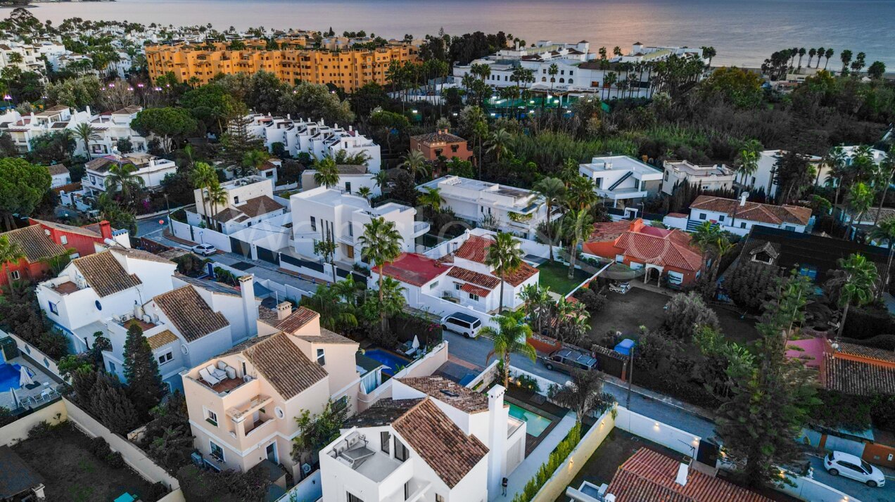 Villa Acqua - Beachside Luxury, The New Golden Mile