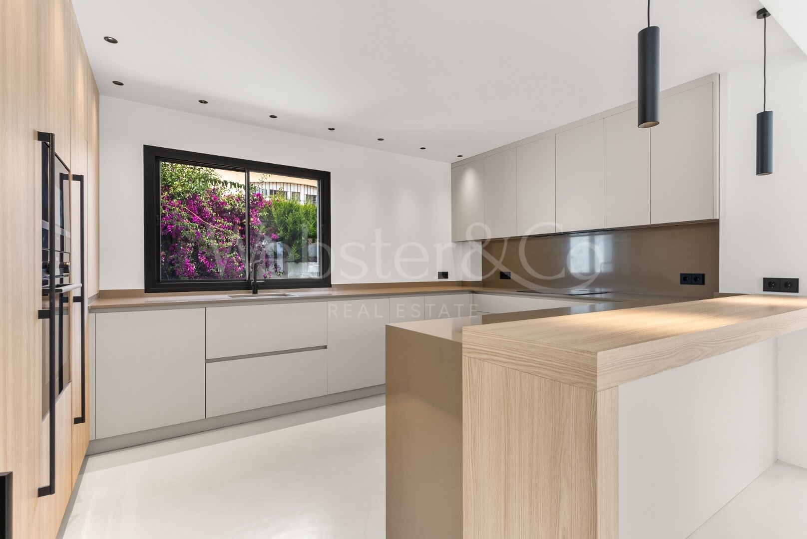 Villa Acqua - Beachside Luxury, The New Golden Mile