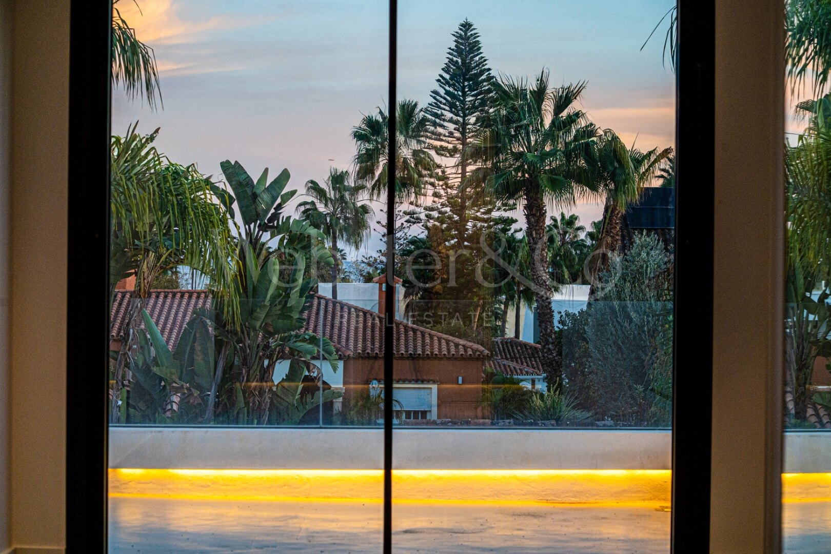 Villa Acqua - Beachside Luxury, The New Golden Mile