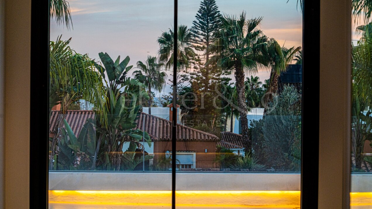 Villa Acqua - Beachside Luxury, The New Golden Mile