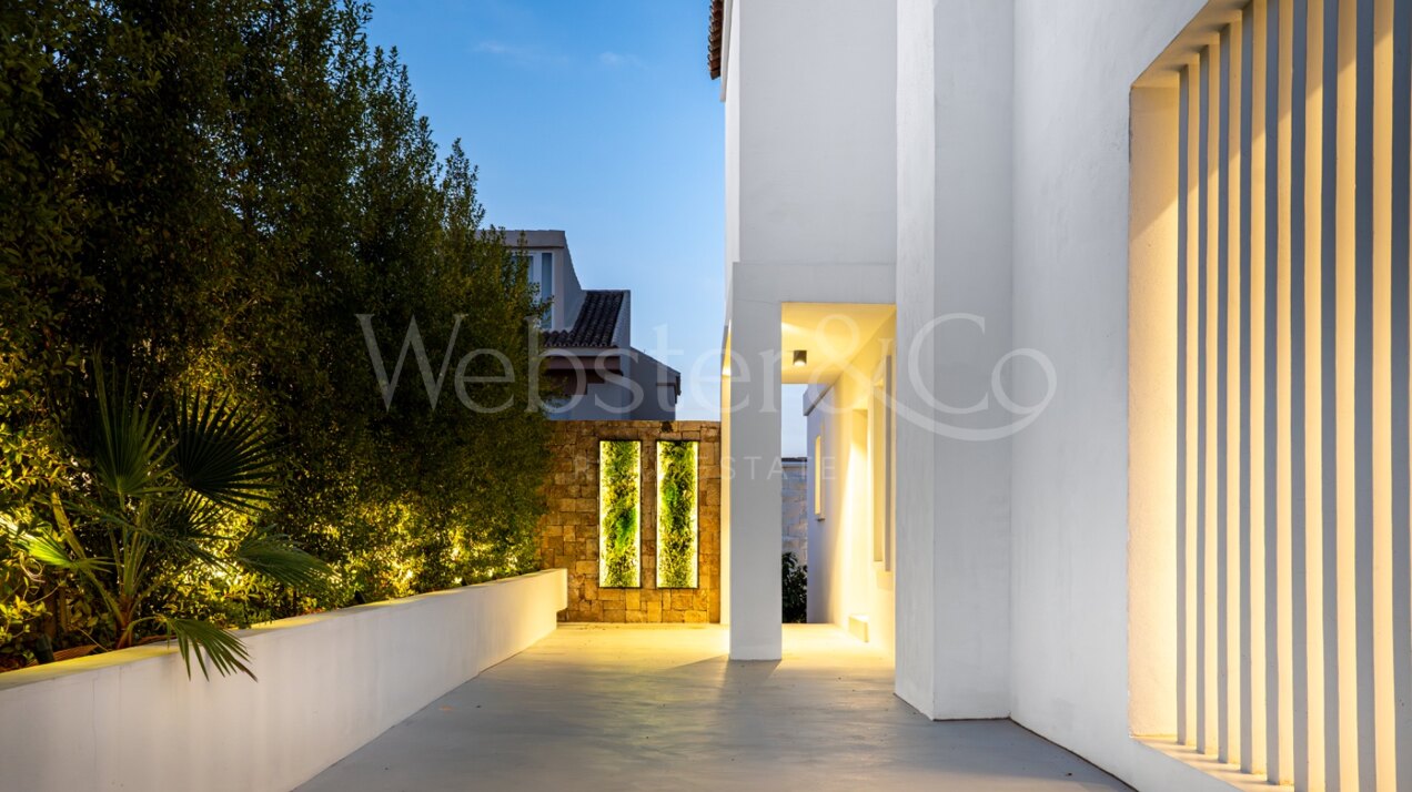 Villa Acqua - Beachside Luxury, The New Golden Mile