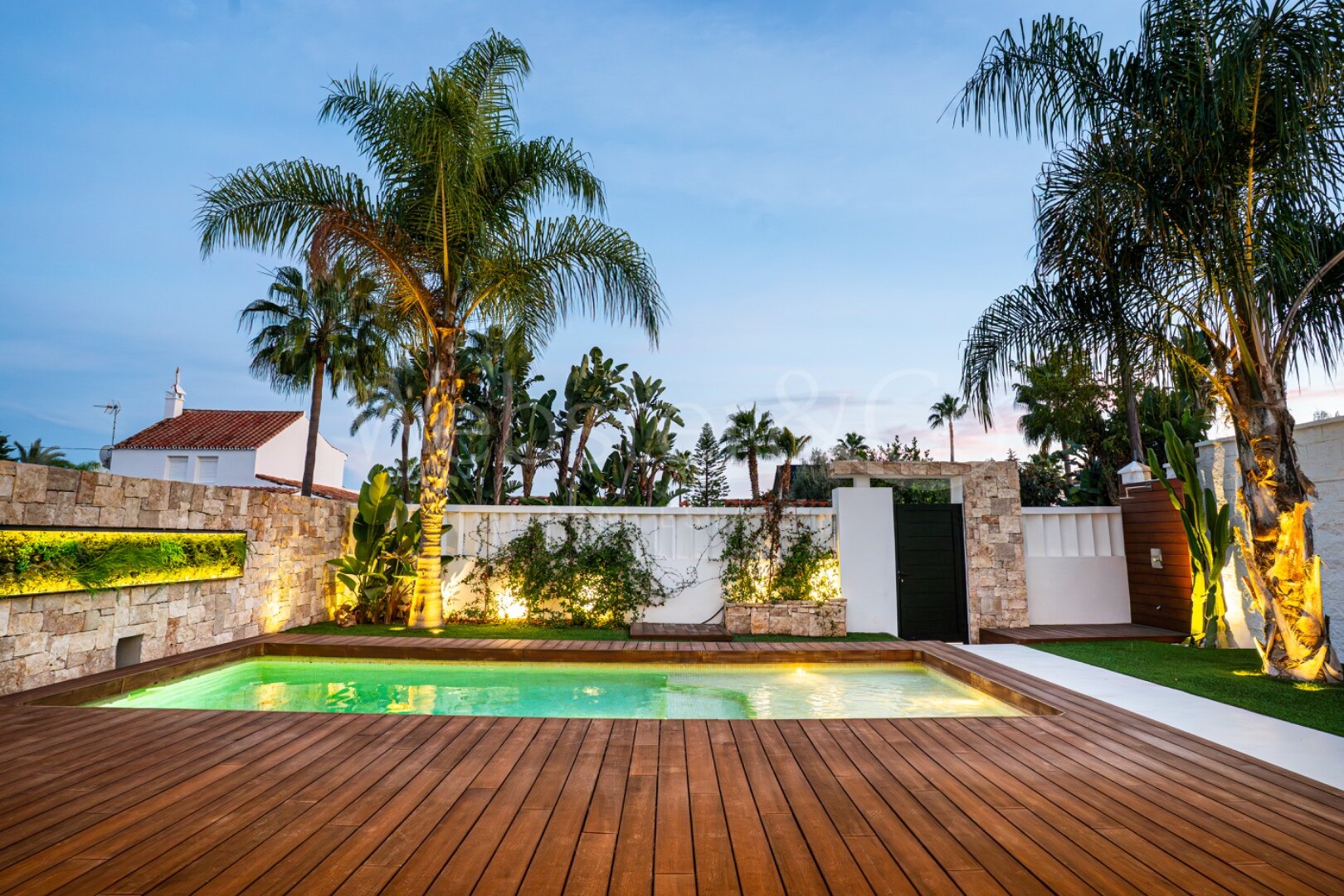 Villa Acqua - Beachside Luxury, The New Golden Mile