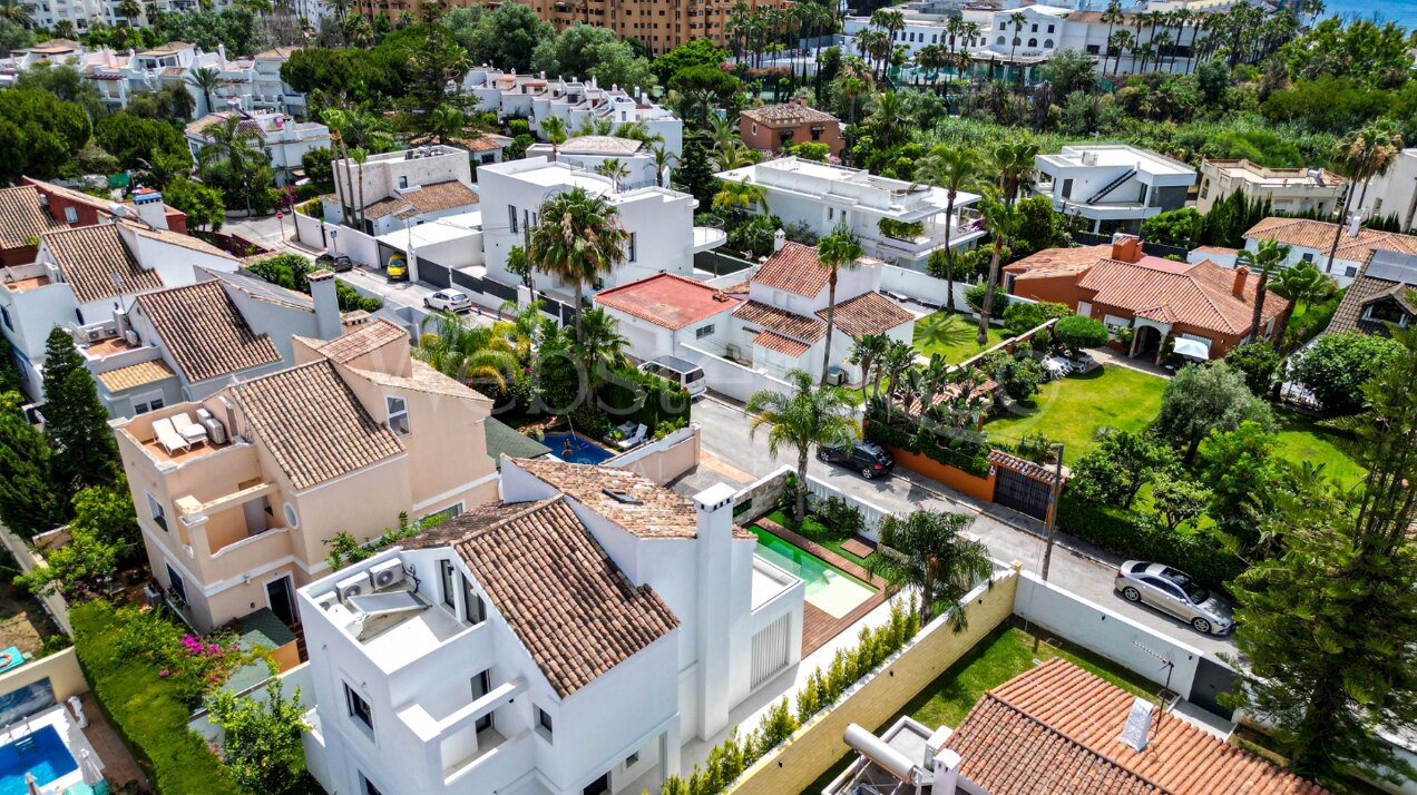 Villa Acqua - Beachside Luxury, The New Golden Mile