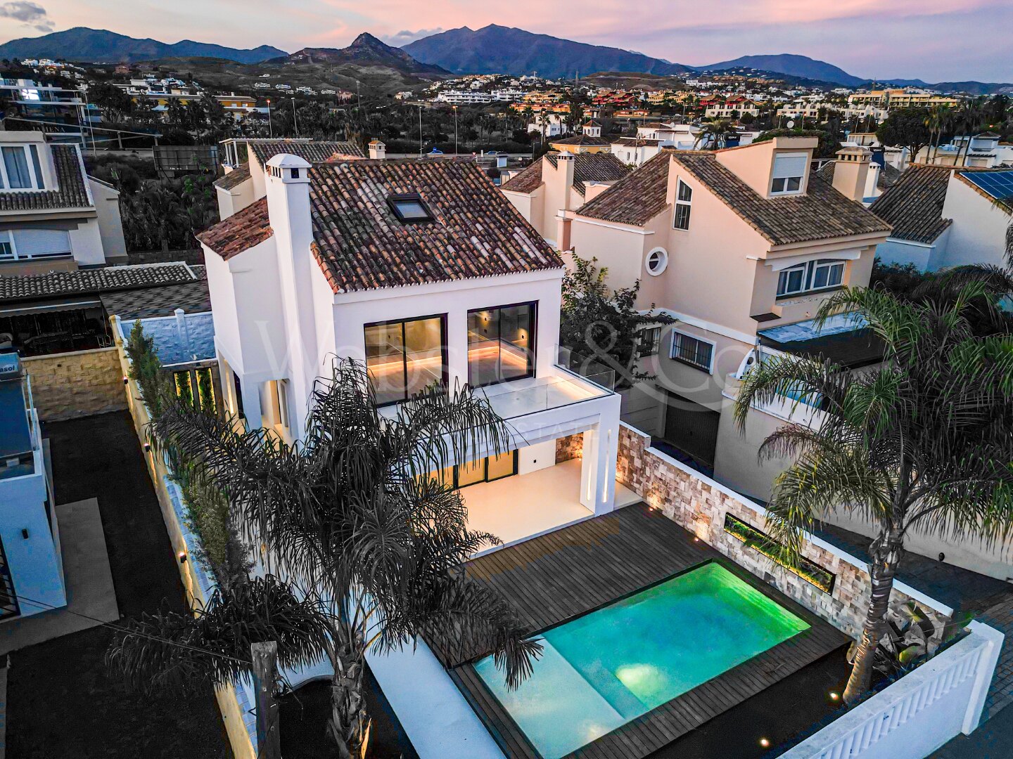 Villa Acqua - Beachside Luxury, The New Golden Mile