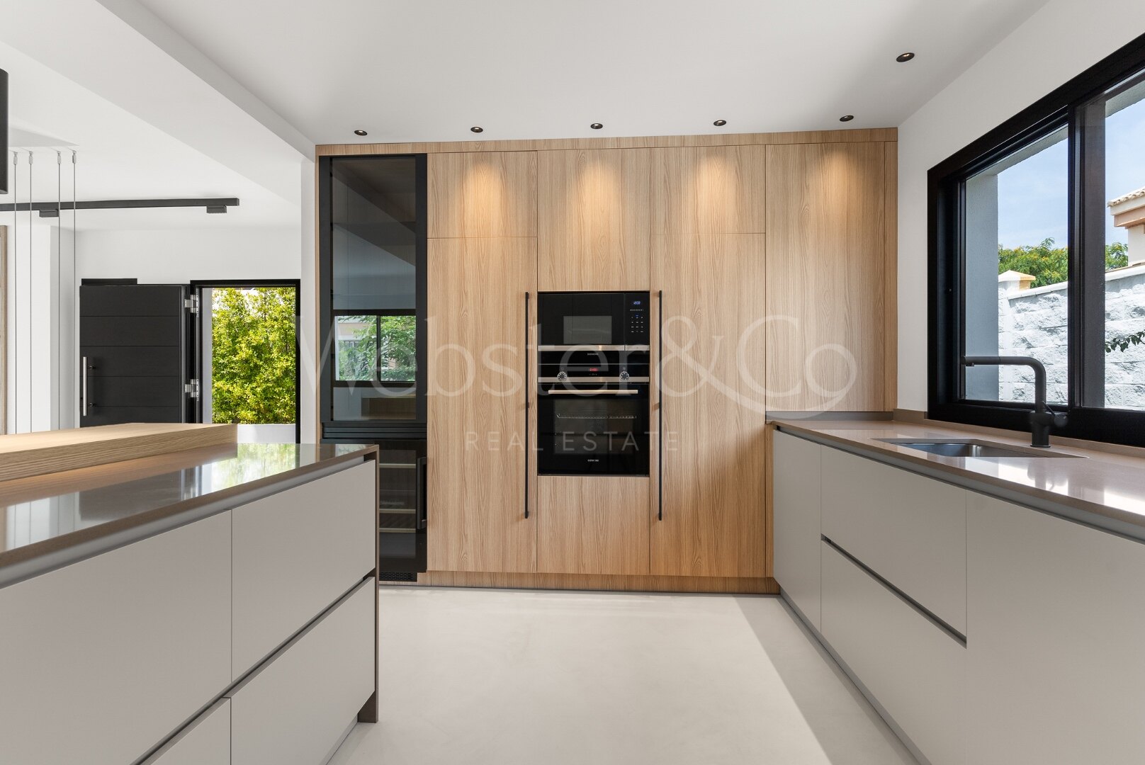 Villa Acqua - Beachside Luxury, The New Golden Mile