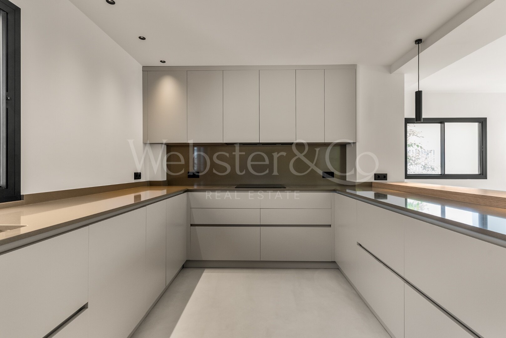 Villa Acqua - Beachside Luxury, The New Golden Mile