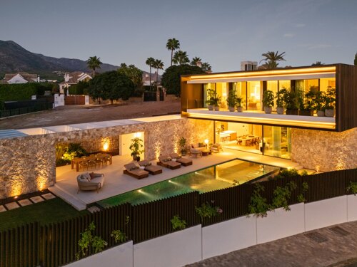 Property Highlights:- Golden Mile Location- Contemporary Architecture- 7 Luxury Bedrooms- Panoramic Terrace Views- Private Spa & Hammam- Designer Open-Plan Kitchen- Infinity Pool & Garden- Home Gym & Wine Room- Smart Home Technology- Secure Gated Community