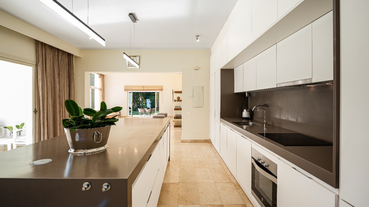 Villa Elysee - elegant living minutes from the beach
