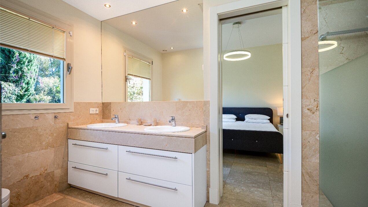 Villa Elysee - elegant living minutes from the beach