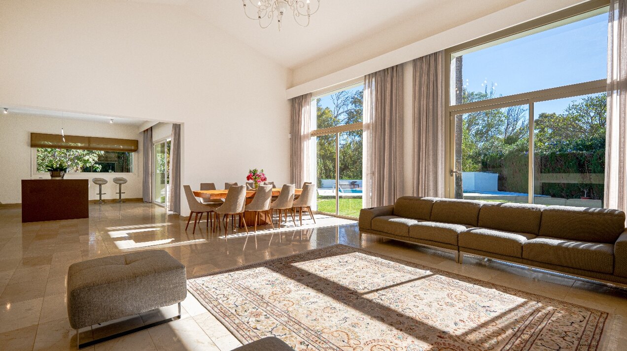 Villa Elysee - elegant living minutes from the beach